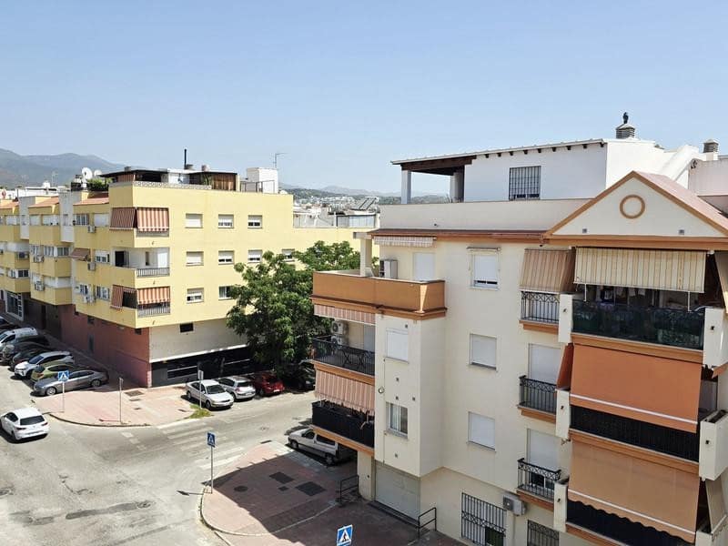 2 bedroom Penthouse for rent in Estepona with pool garage - € 2,900 (Ref: 9928648)