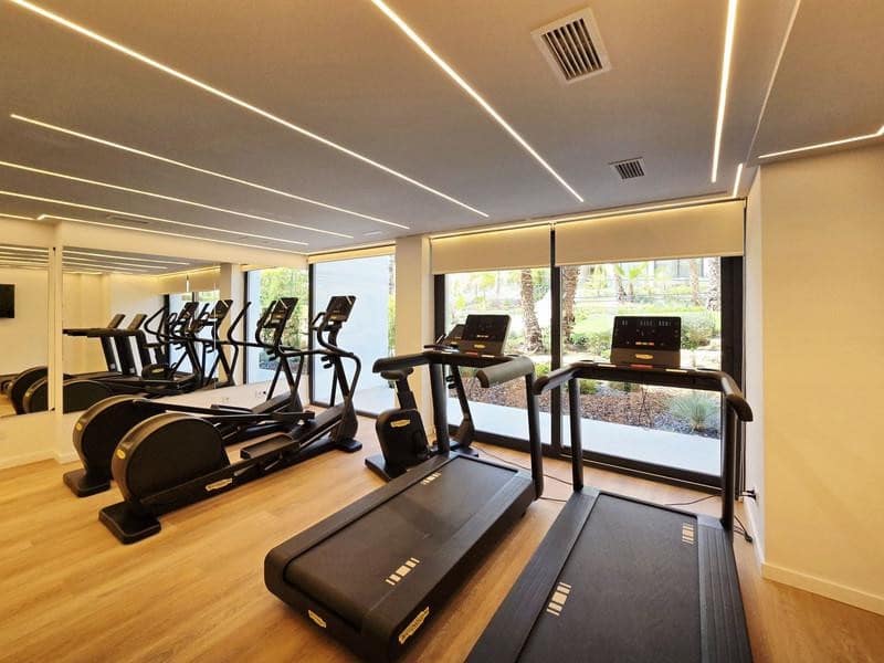 2 bedroom Penthouse for rent in Estepona with pool garage - € 2,900 (Ref: 9928648)