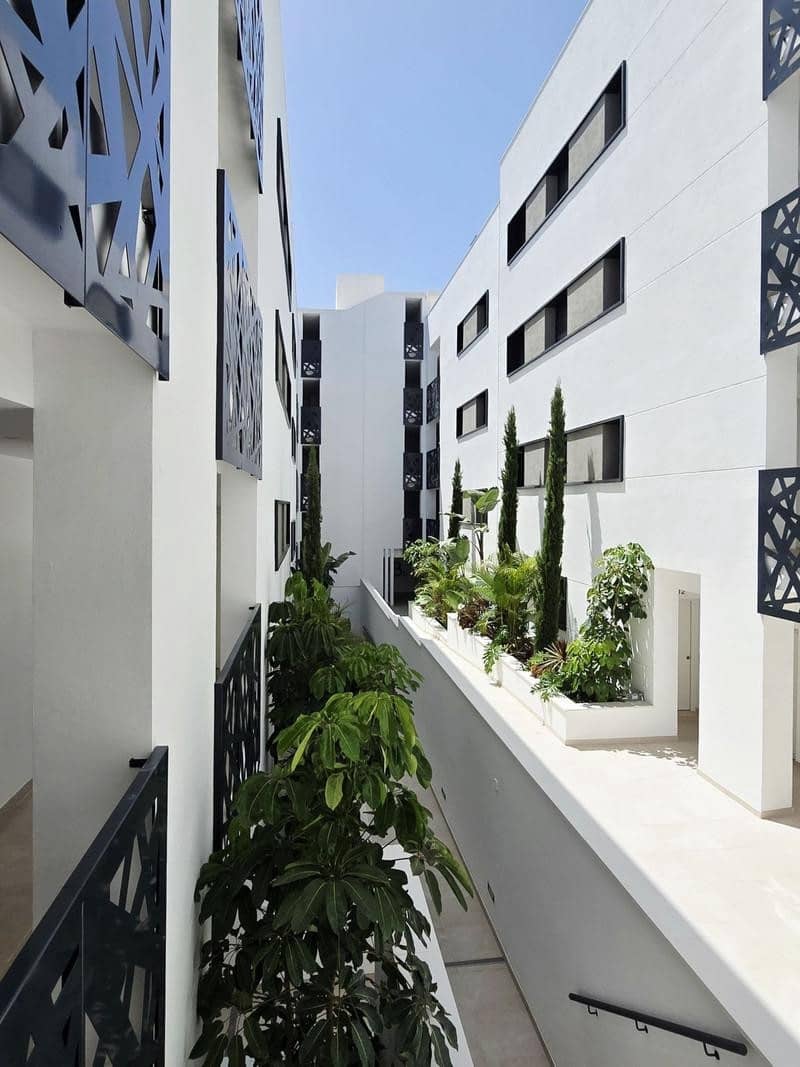 2 bedroom Penthouse for rent in Estepona with pool garage - € 2,900 (Ref: 9928648)