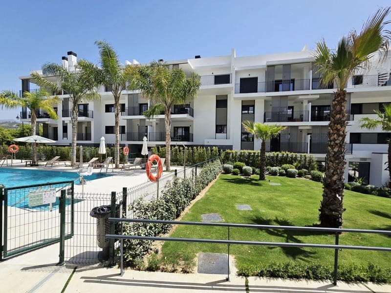 2 bedroom Penthouse for rent in Estepona with pool garage - € 2,900 (Ref: 9928648)