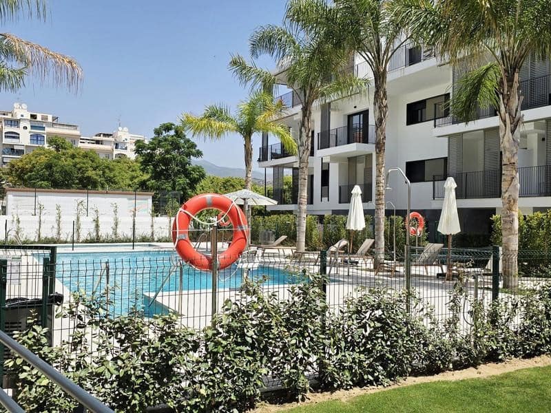 2 bedroom Penthouse for rent in Estepona with pool garage - € 2,900 (Ref: 9928648)