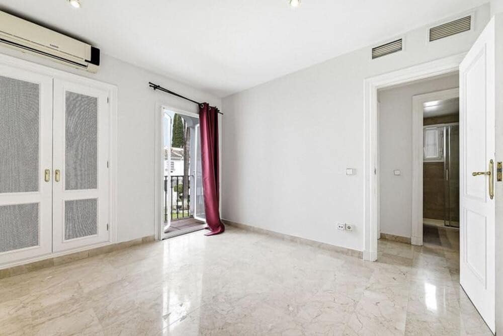 4 camera da letto Casa in vendita in Nueva Andalucia con piscina garage - 625.000 € (Rif: 9928650)