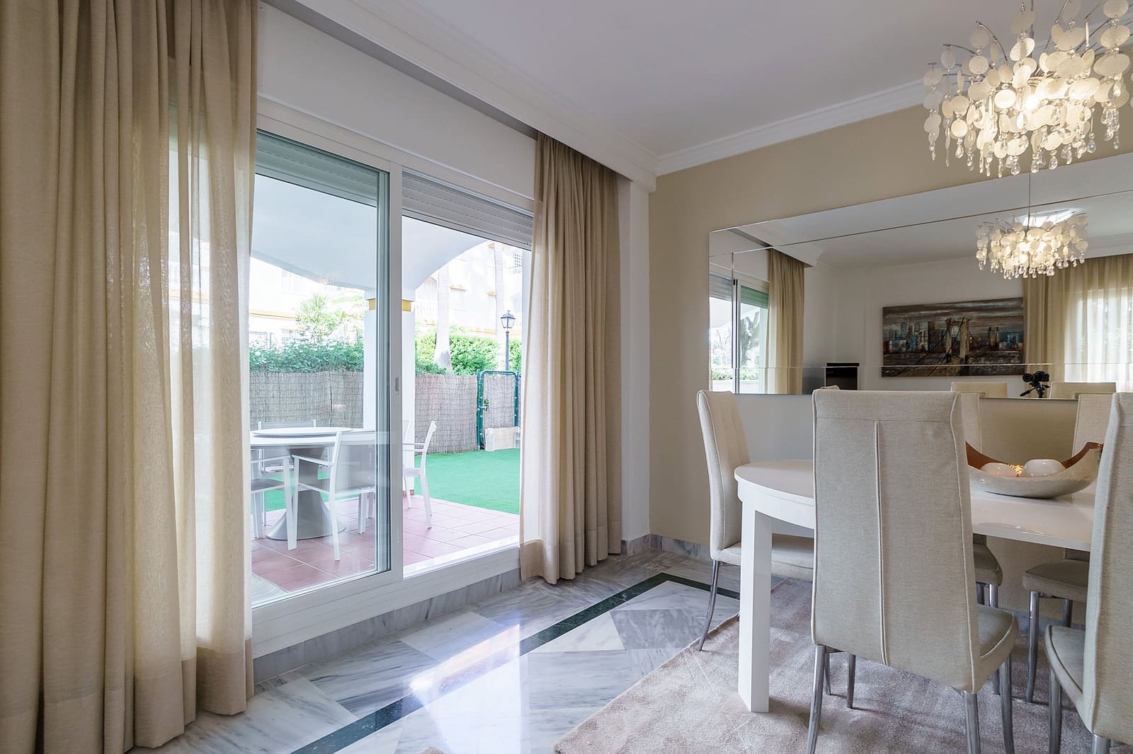 2 sypialnia Apartament do wynajęcia w Marbella z basenem garażem - 2 500 € (Ref: 9932716)