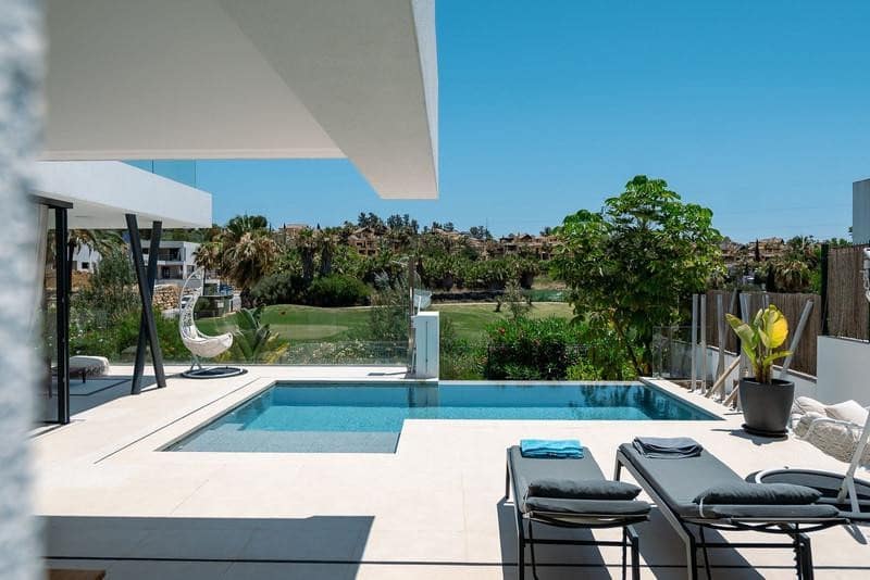 4 chambre Villa/Maison à vendre à Estepona avec piscine garage - 1 850 000 € (Ref: 9932717)