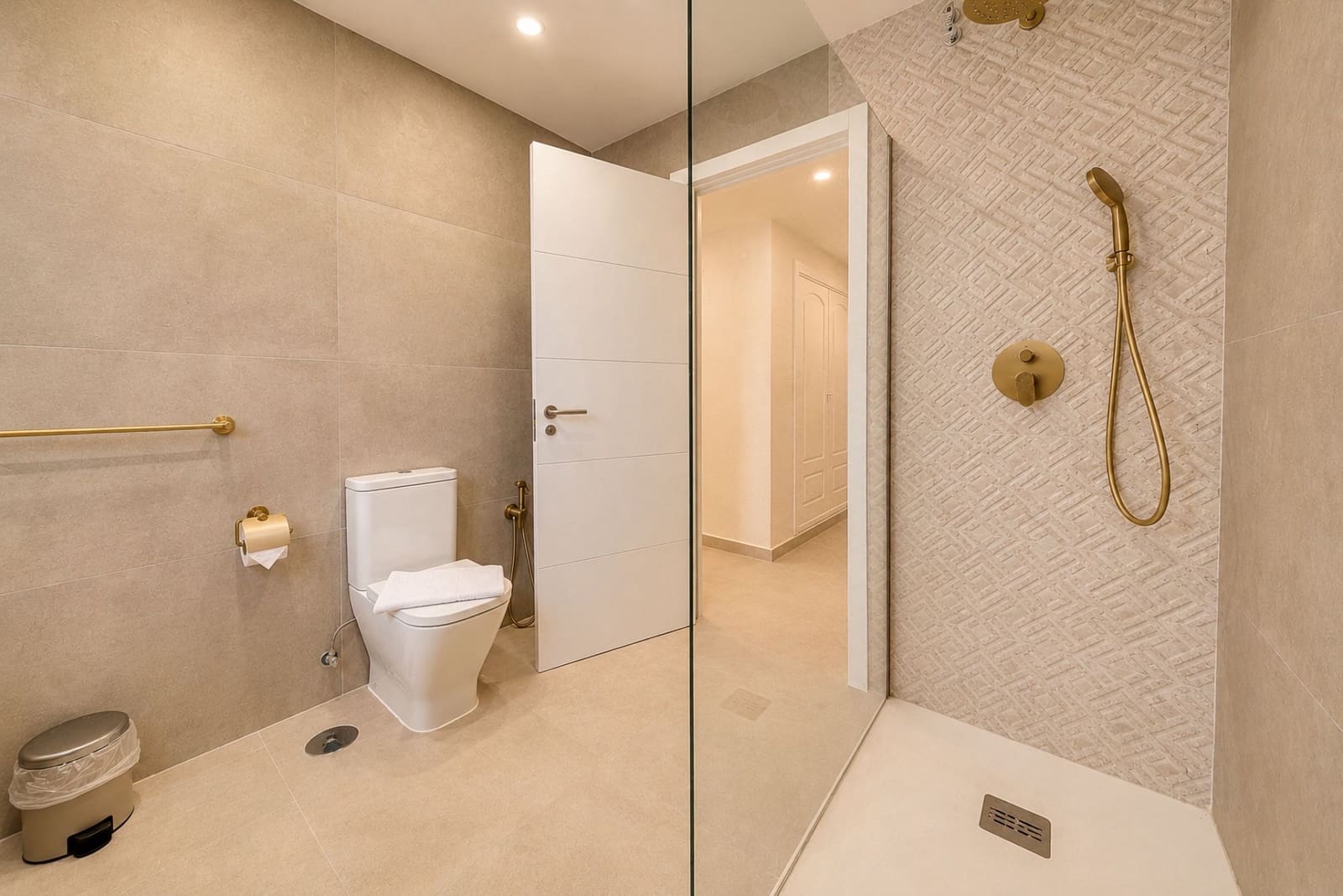 4 bedroom Apartment for rent in Nueva Andalucia with pool garage - € 5,000 (Ref: 9932720)
