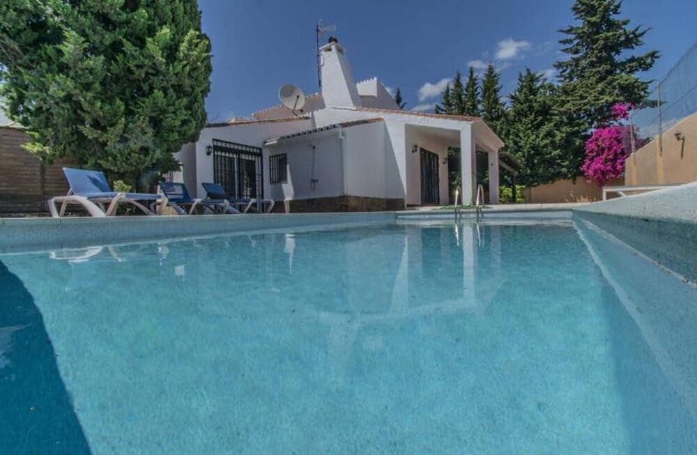 4 makuuhuone Huvila myytävänä paikassa Marbella mukana uima-altaan 
autotalli - 865 000 € (Ref: 9932721)