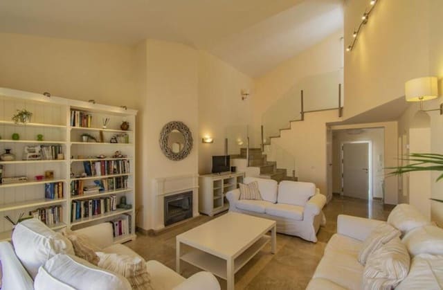 4 makuuhuone Huvila myytävänä paikassa Casco Antiguo, Marbella mukana uima-altaan 
autotalli - 865 000 € (Ref: 9932721)