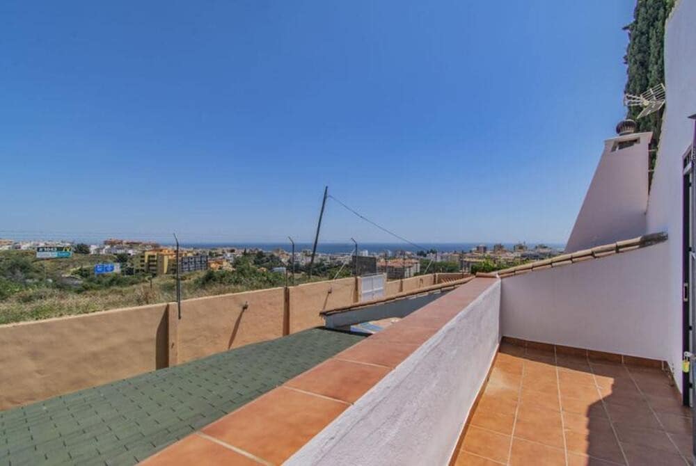 4 makuuhuone Huvila myytävänä paikassa Marbella mukana uima-altaan 
autotalli - 865 000 € (Ref: 9932721)