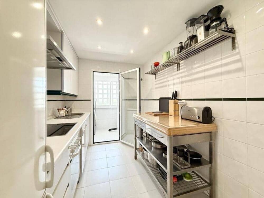 3 bedroom Apartment for rent in Nueva Andalucia with pool garage - € 2,500 (Ref: 9939286)