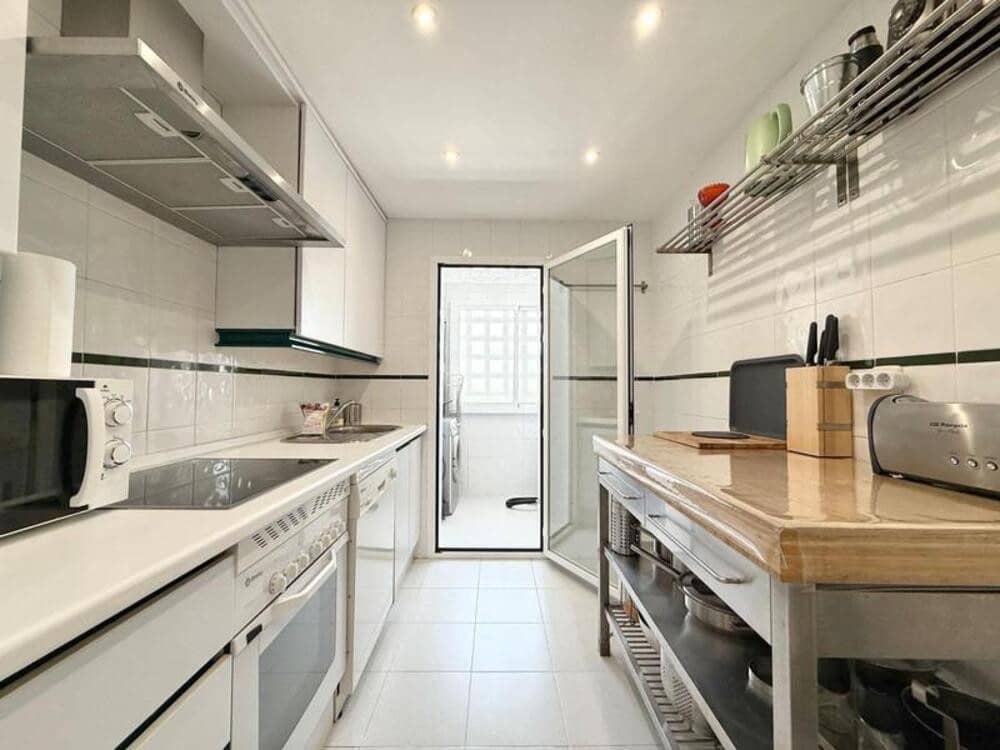 3 bedroom Apartment for rent in Nueva Andalucia with pool garage - € 2,500 (Ref: 9939286)