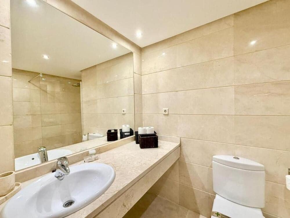 3 bedroom Apartment for rent in Nueva Andalucia with pool garage - € 2,500 (Ref: 9939286)