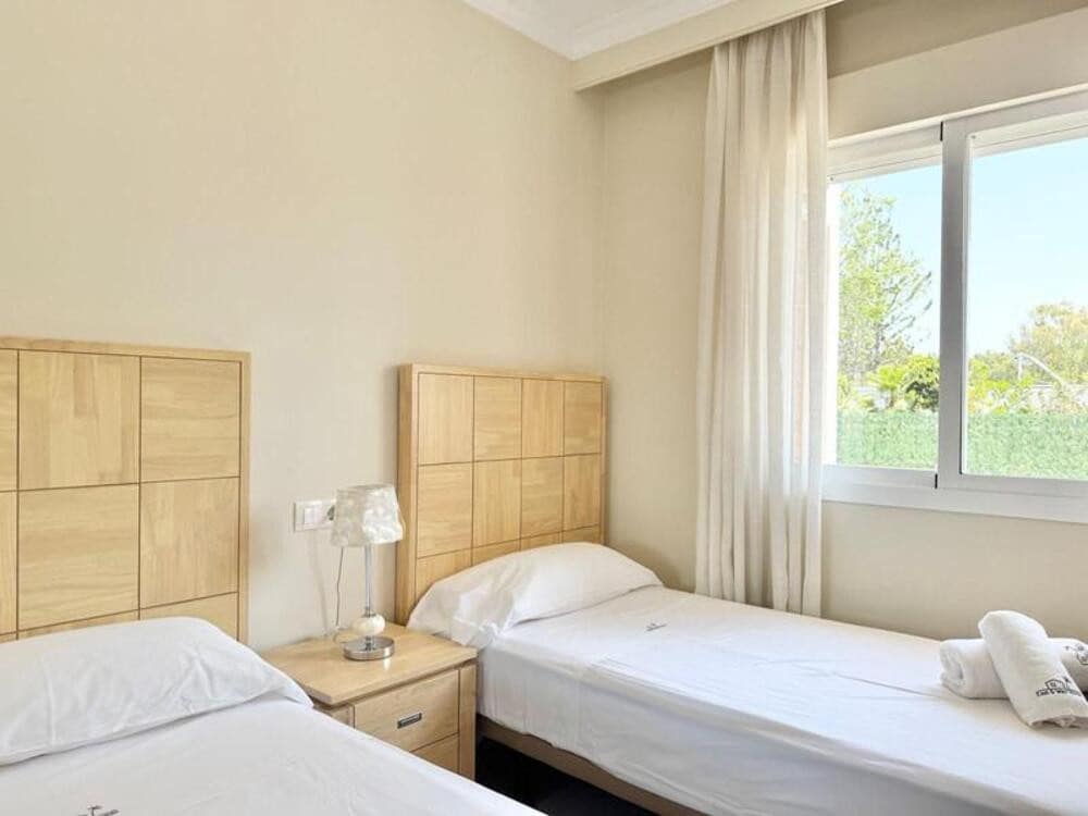 3 bedroom Apartment for rent in Nueva Andalucia with pool garage - € 2,500 (Ref: 9939286)