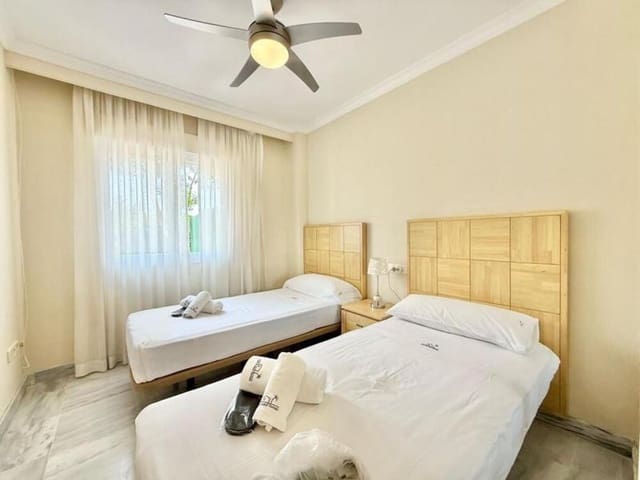 3 quarto Apartamento para arrendar em Nueva Andalucía Centro, Marbella com piscina garagem - 2 500 € (Ref: 9939286)