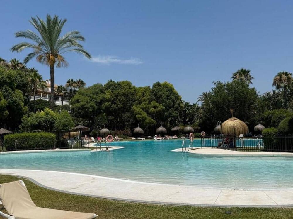 3 bedroom Apartment for rent in Nueva Andalucia with pool garage - € 2,500 (Ref: 9939286)