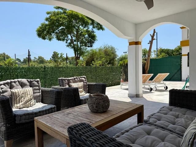 3 quarto Apartamento para arrendar em Nueva Andalucía Centro, Marbella com piscina garagem - 2 500 € (Ref: 9939286)