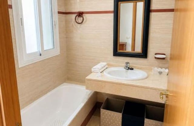 2 bedroom Apartment for rent in El Rosario, Marbella with pool garage - € 1,750 (Ref: 9939287)