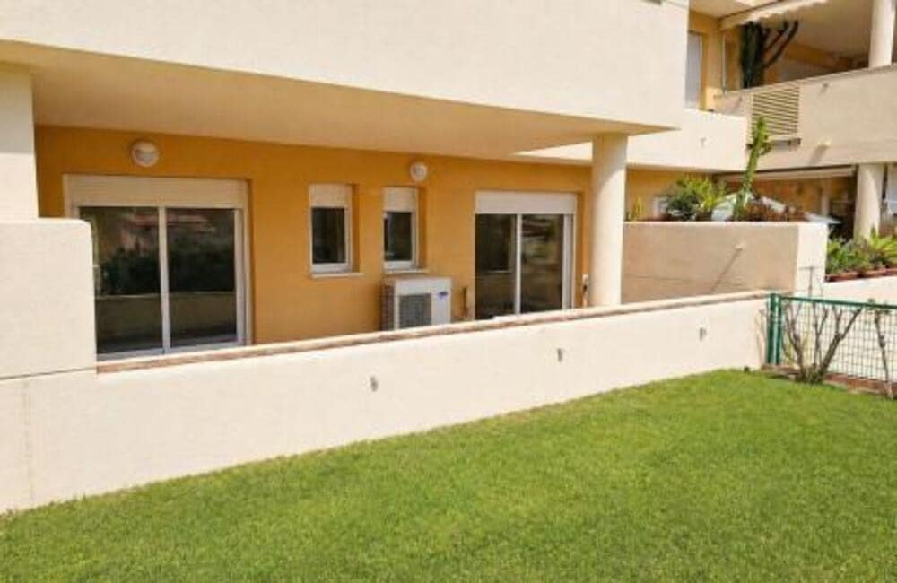 2 bedroom Apartment for rent in Marbella with pool garage - € 1,750 (Ref: 9939287)