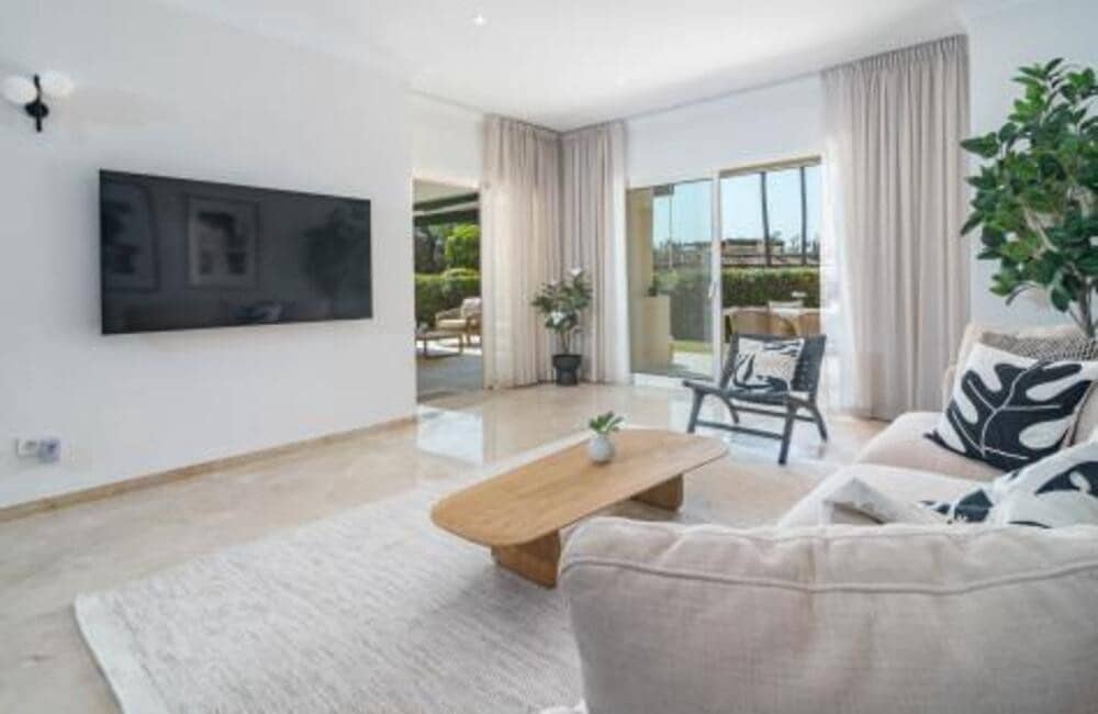 3 bedroom Apartment for rent in Nueva Andalucia with pool garage - € 3,800 (Ref: 9941656)