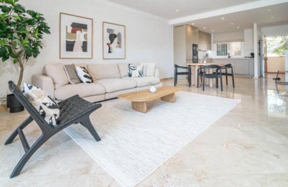 3 bedroom Apartment for rent in Nueva Andalucia with pool garage - € 3,800 (Ref: 9941656)