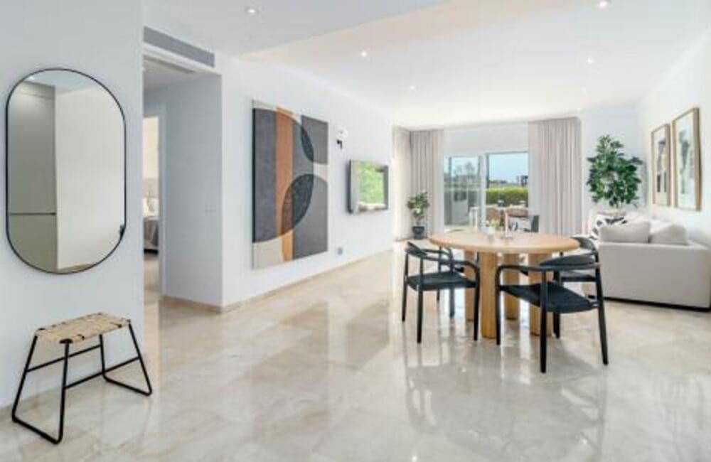 3 bedroom Apartment for rent in Nueva Andalucia with pool garage - € 3,800 (Ref: 9941656)