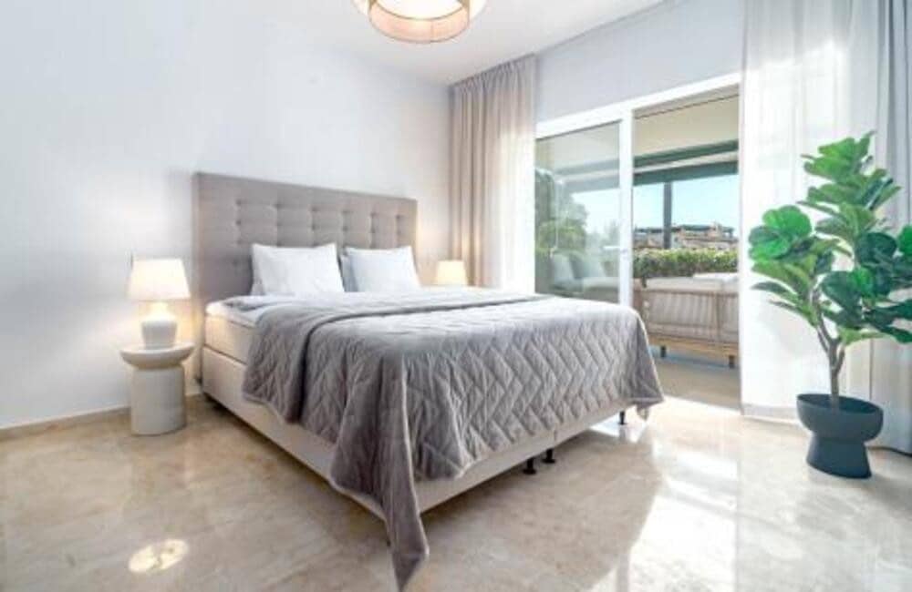 3 bedroom Apartment for rent in Nueva Andalucia with pool garage - € 3,800 (Ref: 9941656)