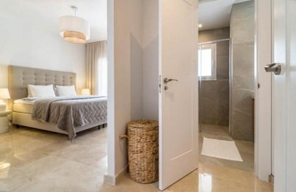 3 bedroom Apartment for rent in Nueva Andalucia with pool garage - € 3,800 (Ref: 9941656)