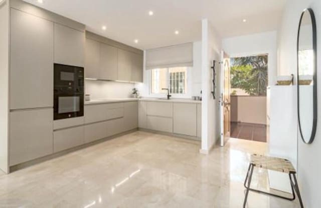 3 quarto Apartamento para arrendar em Nueva Andalucía Centro, Marbella com piscina garagem - 3 800 € (Ref: 9941656)