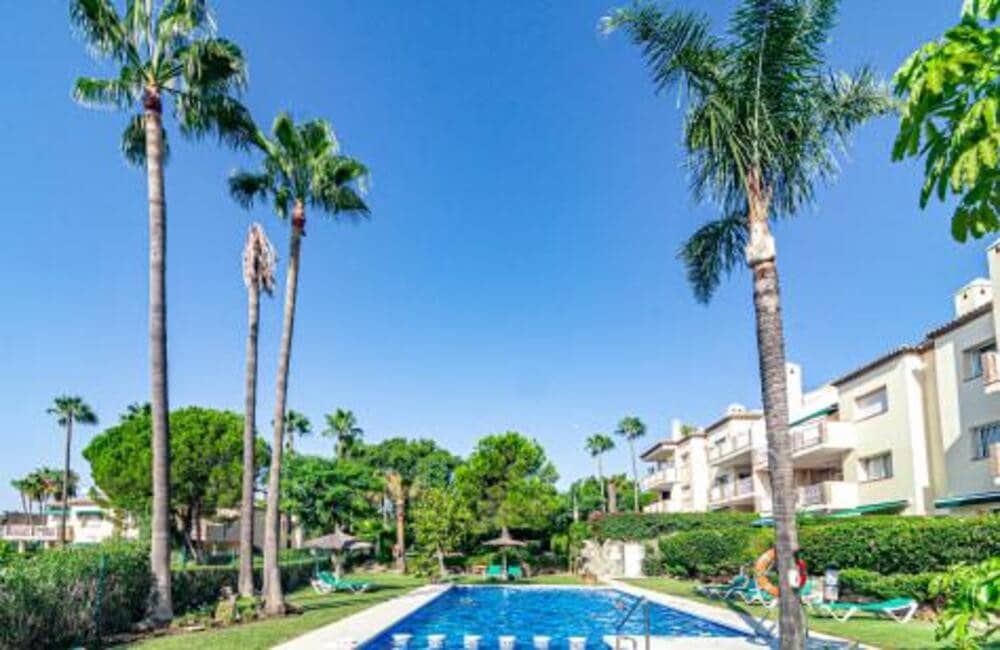 3 bedroom Apartment for rent in Nueva Andalucia with pool garage - € 3,800 (Ref: 9941656)