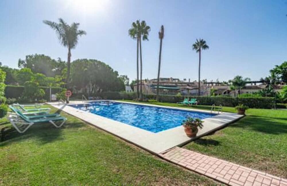 3 bedroom Apartment for rent in Nueva Andalucia with pool garage - € 3,800 (Ref: 9941656)