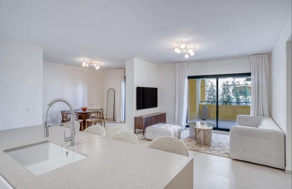 4 bedroom Apartment for rent in San Pedro de Alcantara with pool garage - € 3,500 (Ref: 9941657)