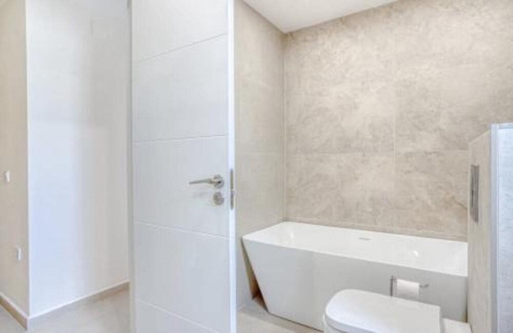 4 bedroom Apartment for rent in San Pedro de Alcantara with pool garage - € 3,500 (Ref: 9941657)
