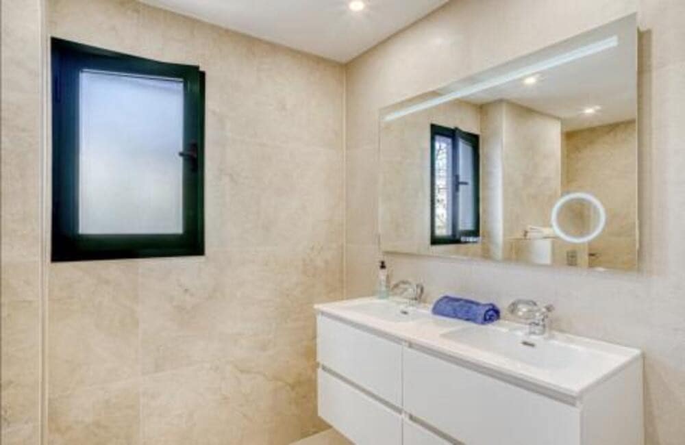4 bedroom Apartment for rent in San Pedro de Alcantara with pool garage - € 3,500 (Ref: 9941657)