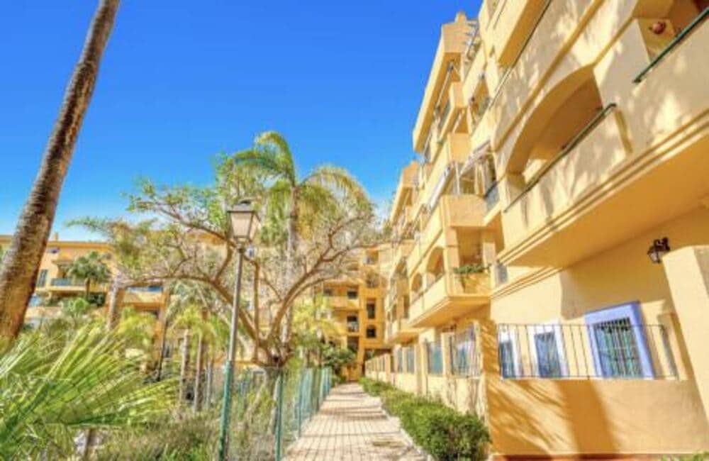 4 bedroom Apartment for rent in San Pedro de Alcantara with pool garage - € 3,500 (Ref: 9941657)