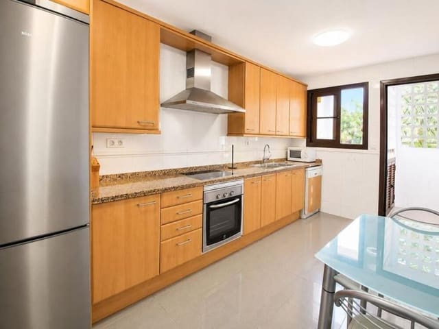2 quarto Apartamento para arrendar em Atalaya-Isdabe, Estepona com piscina garagem - 2 400 € (Ref: 9941658)