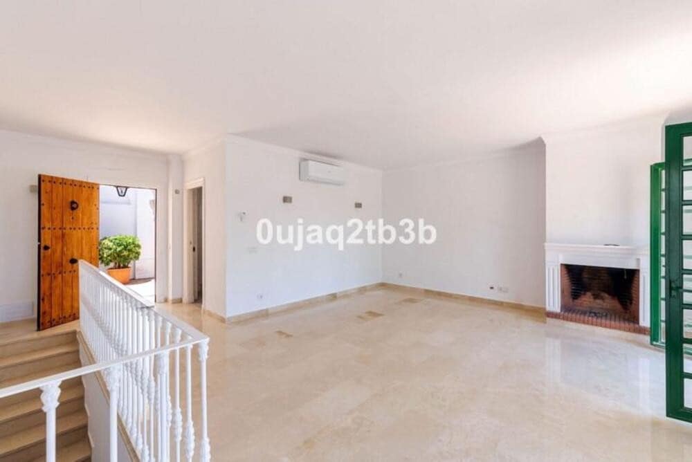 3 soverom Hus til salgs i Marbella med svømmebasseng garasje - € 750 000 (Ref: 9945023)