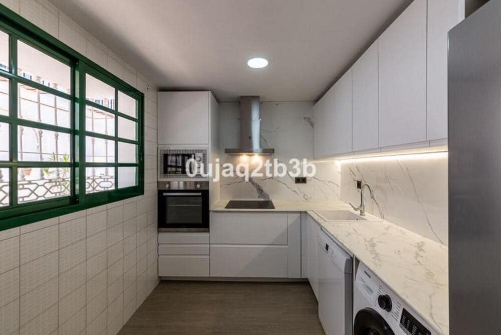 3 soverom Hus til salgs i Marbella med svømmebasseng garasje - € 750 000 (Ref: 9945023)