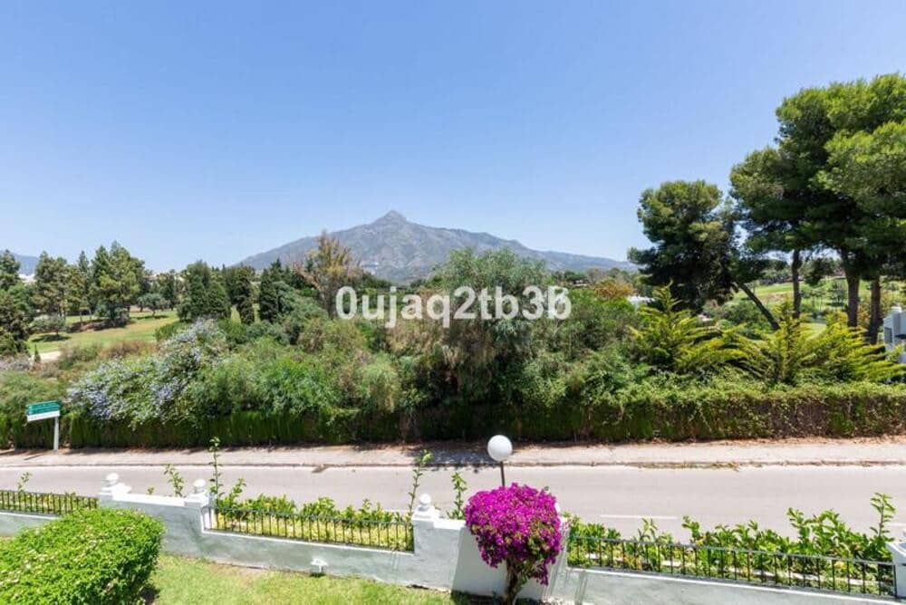 3 soverom Hus til salgs i Marbella med svømmebasseng garasje - € 750 000 (Ref: 9945023)