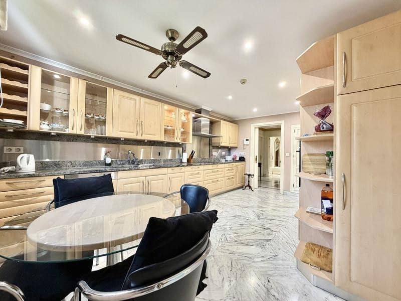 2 sypialnia Apartament do wynajęcia w Marbella z basenem garażem - 4 000 € (Ref: 9945025)