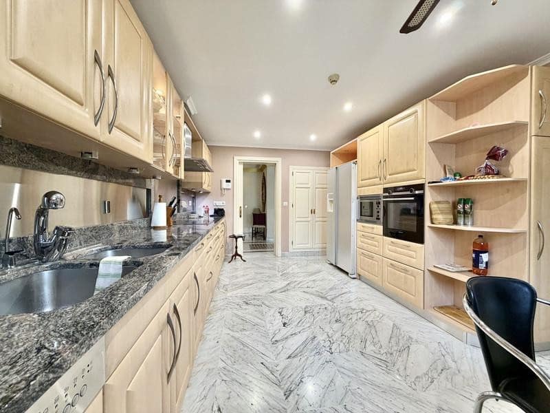 2 sypialnia Apartament do wynajęcia w Marbella z basenem garażem - 4 000 € (Ref: 9945025)