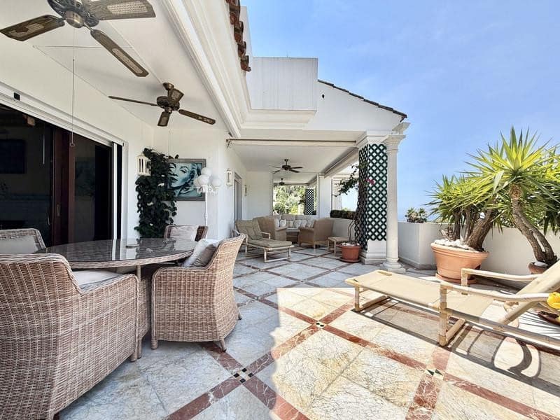 2 sypialnia Apartament do wynajęcia w Marbella z basenem garażem - 4 000 € (Ref: 9945025)