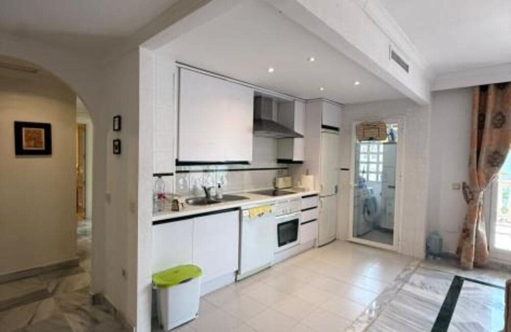 2 soveværelse Lejlighed til salg i Marbella med swimmingpool garage - € 380.000 (Ref: 9945028)