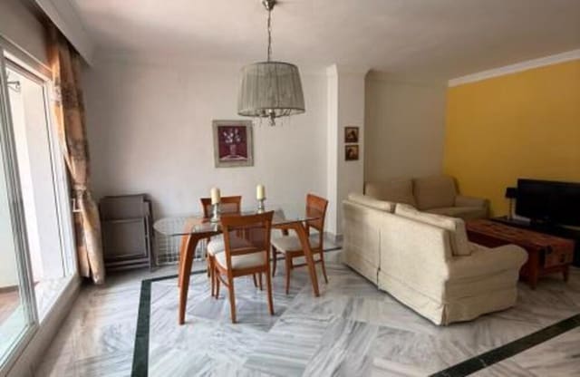 2 soveværelse Lejlighed til salg i La Dama de Noche - La Alzambra, Marbella med swimmingpool garage - € 380.000 (Ref: 9945028)