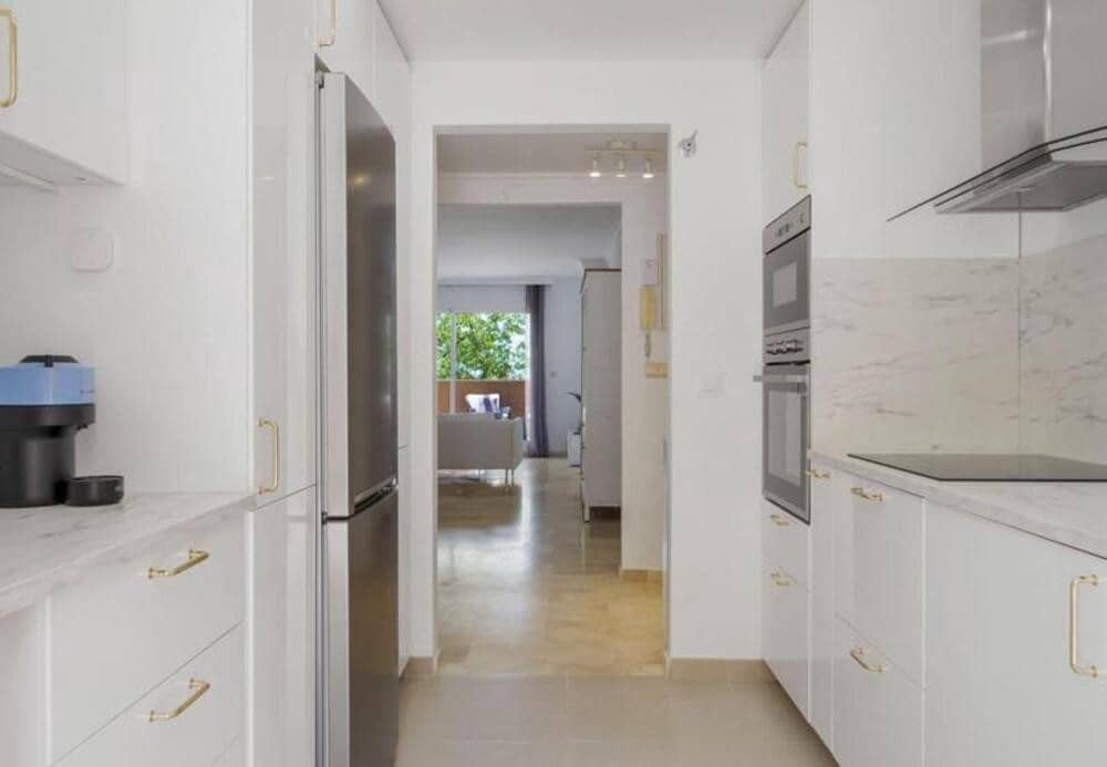 2 slaapkamer Appartement te huur in Marbella met zwembad garage - € 2.000 (Ref: 9950910)