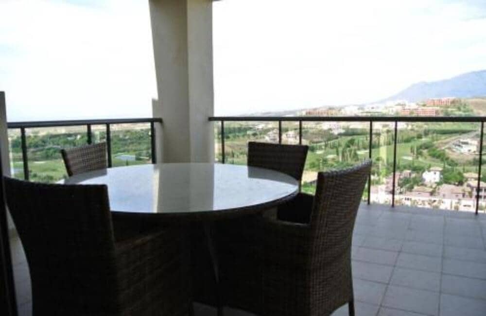 2 Zimmer Apartment zu vermieten in Los Flamingos mit Pool Garage - 2.000 € (Ref: 9950911)