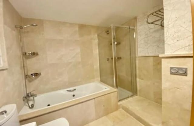 2 Zimmer Apartment zu vermieten in Los Flamingos, Benahavís mit Pool Garage - 2.000 € (Ref: 9950911)