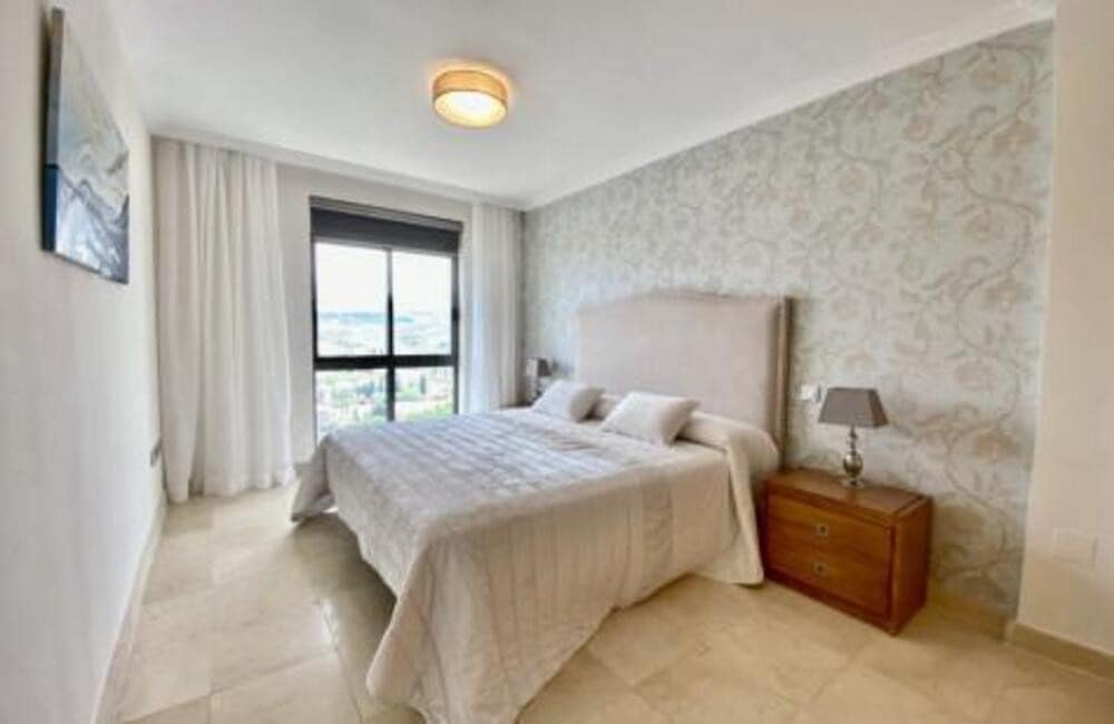 2 Zimmer Apartment zu vermieten in Los Flamingos mit Pool Garage - 2.000 € (Ref: 9950911)