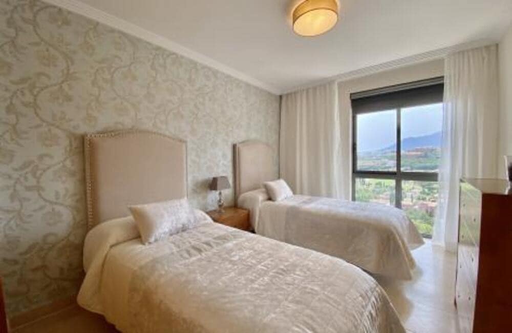 2 Zimmer Apartment zu vermieten in Los Flamingos mit Pool Garage - 2.000 € (Ref: 9950911)