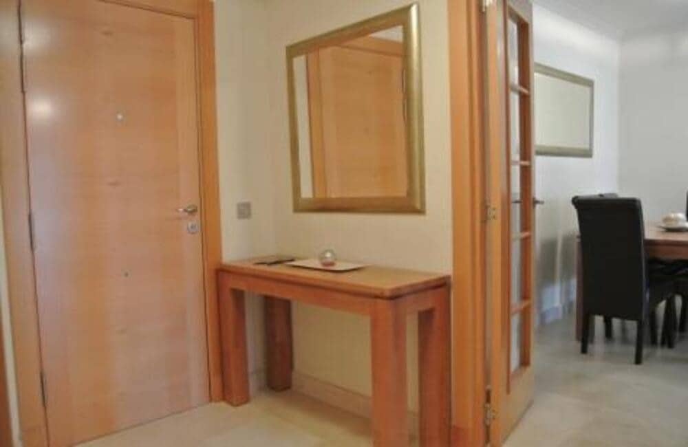 2 Zimmer Apartment zu vermieten in Los Flamingos mit Pool Garage - 2.000 € (Ref: 9950911)