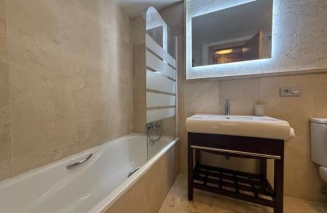 2 Zimmer Apartment zu vermieten in Los Flamingos, Benahavís mit Pool Garage - 2.000 € (Ref: 9950911)