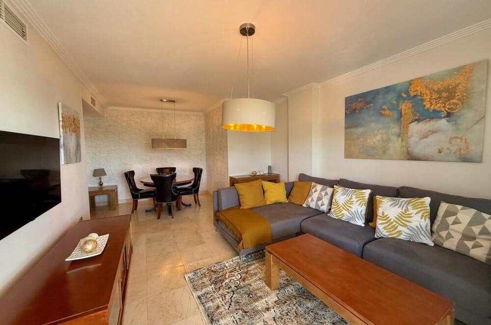 2 Zimmer Apartment zu vermieten in Los Flamingos mit Pool Garage - 2.000 € (Ref: 9950911)